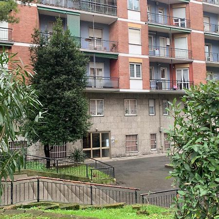 Metro Famagosta - Luminoso Appartamento Con Balcone Free Wifi & Parking Milano Exteriör bild