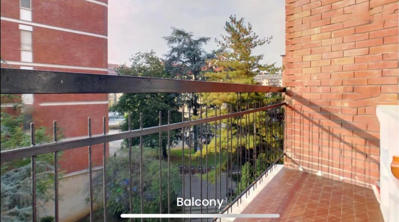 Metro Famagosta - Luminoso Appartamento Con Balcone Free Wifi & Parking Milano Exteriör bild