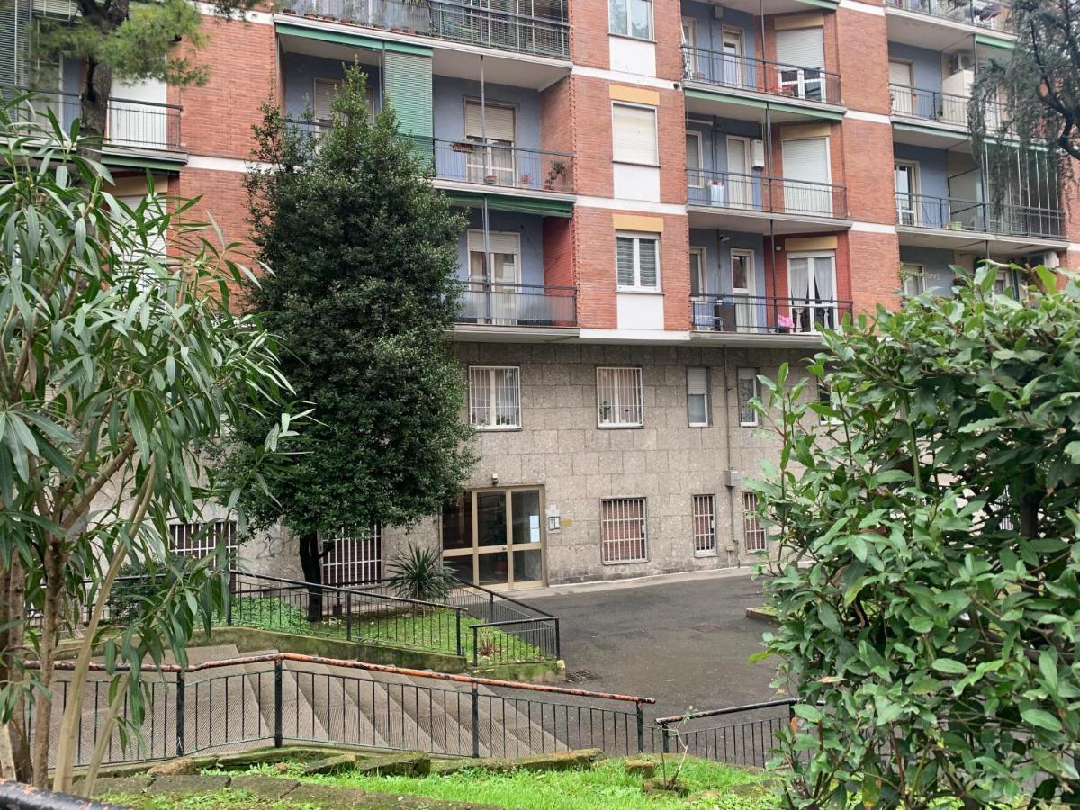 Metro Famagosta - Luminoso Appartamento Con Balcone Free Wifi & Parking Milano Exteriör bild