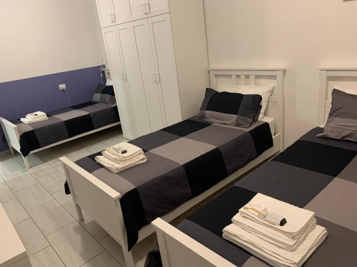 Metro Famagosta - Luminoso Appartamento Con Balcone Free Wifi & Parking Milano Exteriör bild